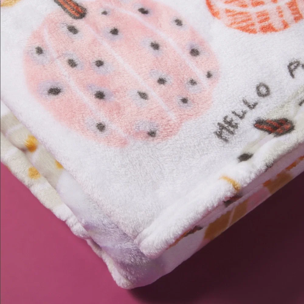 Envogue painted pumpkin gourd print throw blanket